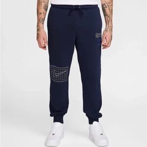 Nike club men’s French terry joggers sweatpants  size xl